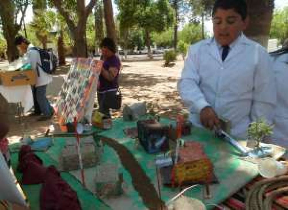 Los ni�os fueron estrellas de una feria de turismo 