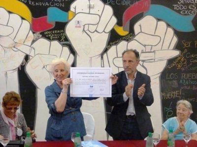 "Este es un hecho hist�rico �nico", dijo Estela Carlotto al recibir el doctorado Honoris Causa de la UNaM 