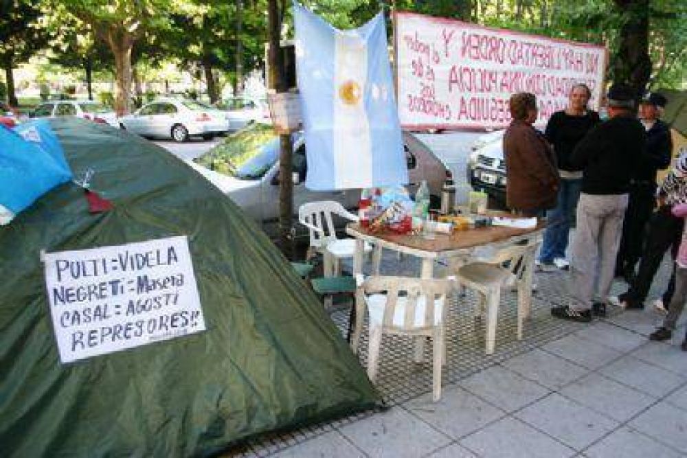�Empezaron con amenazas y luego nos dijeron que el desalojo era una orden de Pulti�