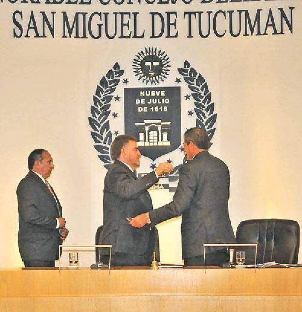 Tironeo pol�tico entre Amaya y los ediles por el presupuesto.