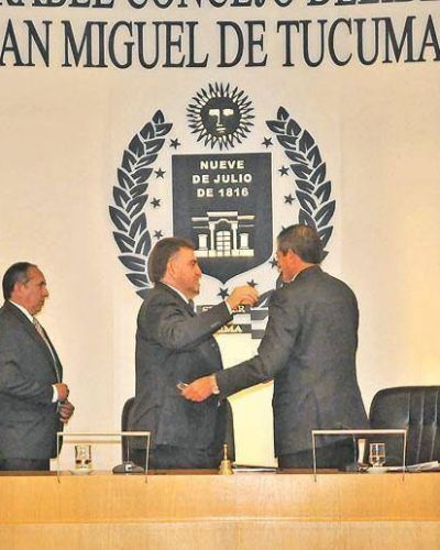 Tironeo pol�tico entre Amaya y los ediles por el presupuesto.