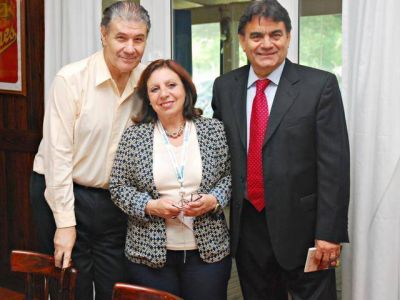 V�ctor Hugo Morales, presente