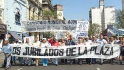 Los Jubilados de la Plaza expresaron su malestar por �las falsas promesas� del PE  