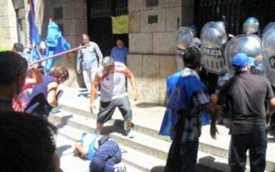  La Comisi�n por la Memoria afirm� que la polic�a "intimida" a j�venes de barrios perif�ricos