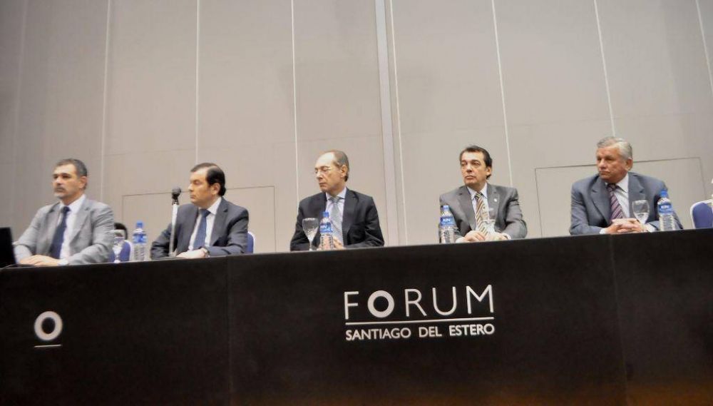 El Intendente Infante particip� del �Seminario Potencial Agroindustrial en Santiago del Estero� realizado en el Forum 
