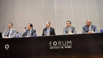 El Intendente Infante particip� del �Seminario Potencial Agroindustrial en Santiago del Estero� realizado en el Forum 