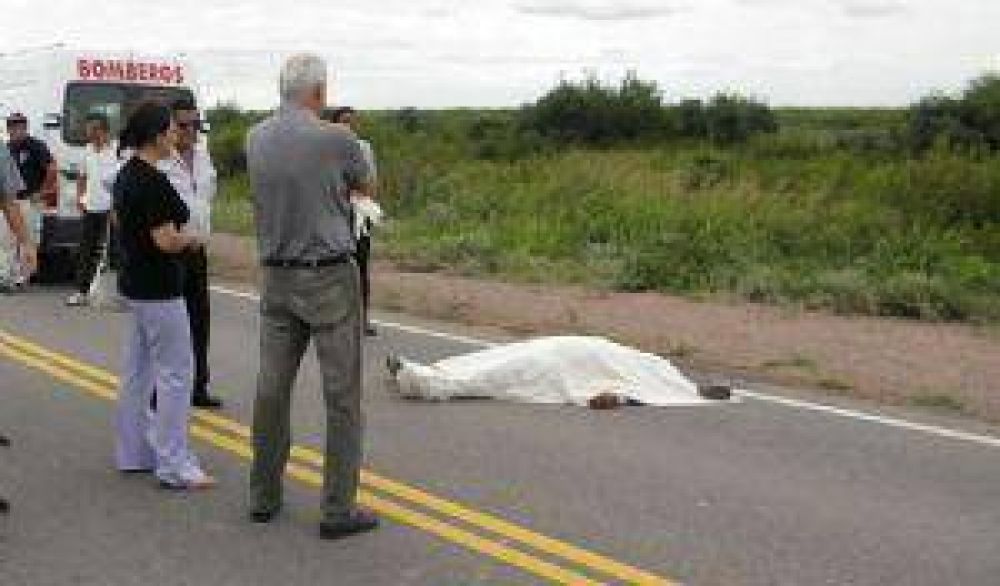Un motociclista pereci� y su acompa�ante est� grave 