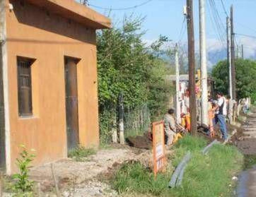 Red de agua potable en Barrio Santa Rita.