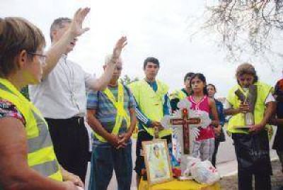 La fe santiague�a camina rumbo a la Virgen Morena 