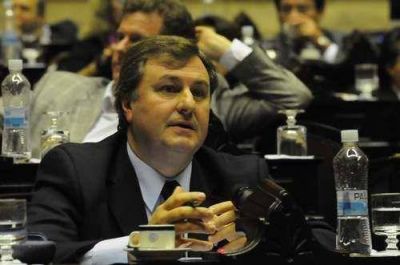 Ducl�s propuso modificar la ley de "�tica en la funci�n p�blica"