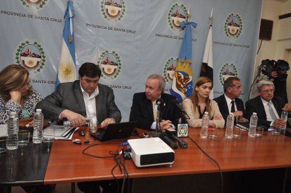 Peralta exhibi� las cuentas de la Provincia