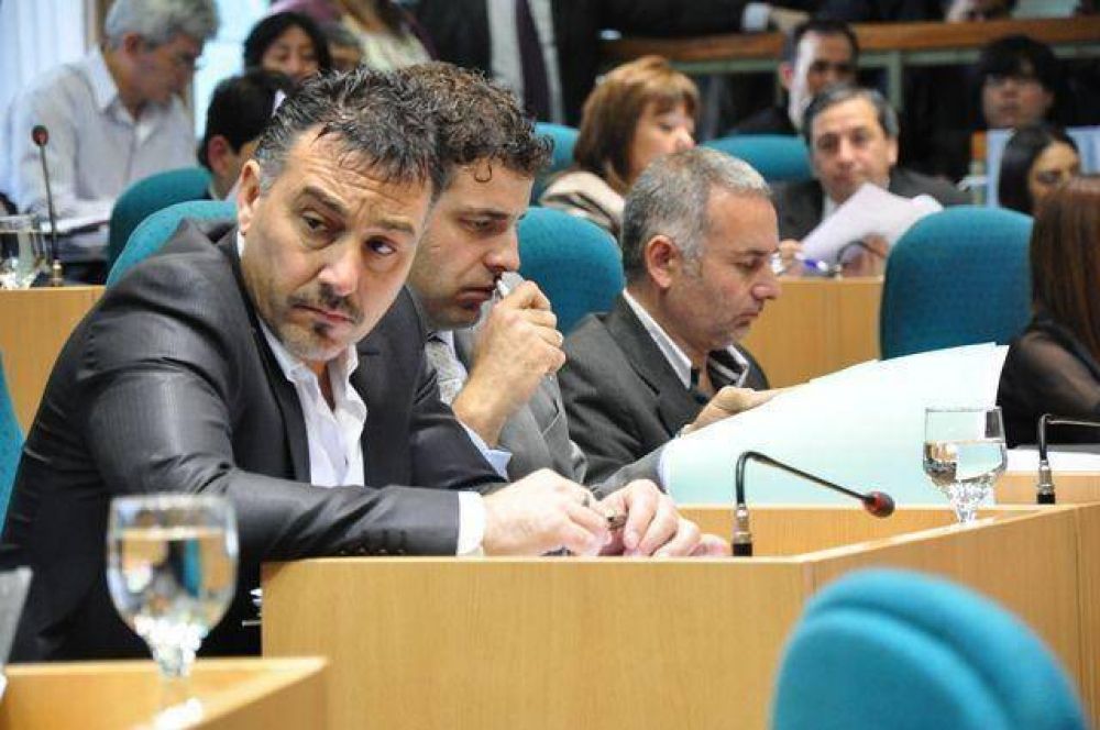 �lvarez desminti� que tenga como asesor a un ex agente de la dictadura