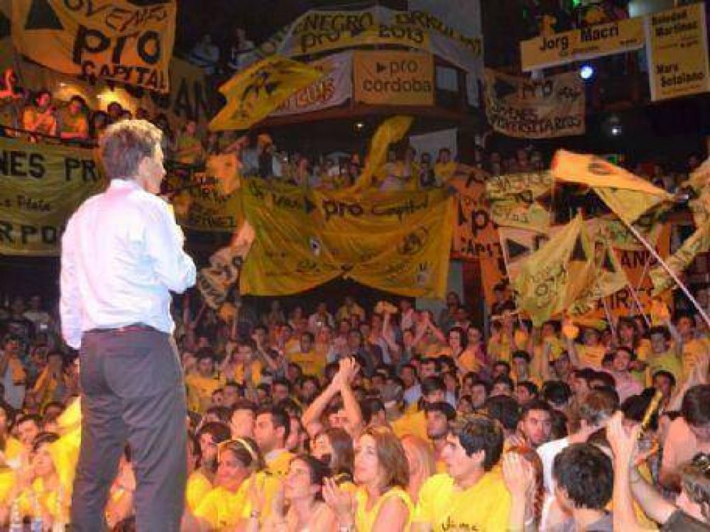 Estrat�gicamente acompa�ado, Mauricio Macri encabez� en La Plata el encuentro de j�venes Pro