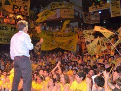 Estrat�gicamente acompa�ado, Mauricio Macri encabez� en La Plata el encuentro de j�venes Pro