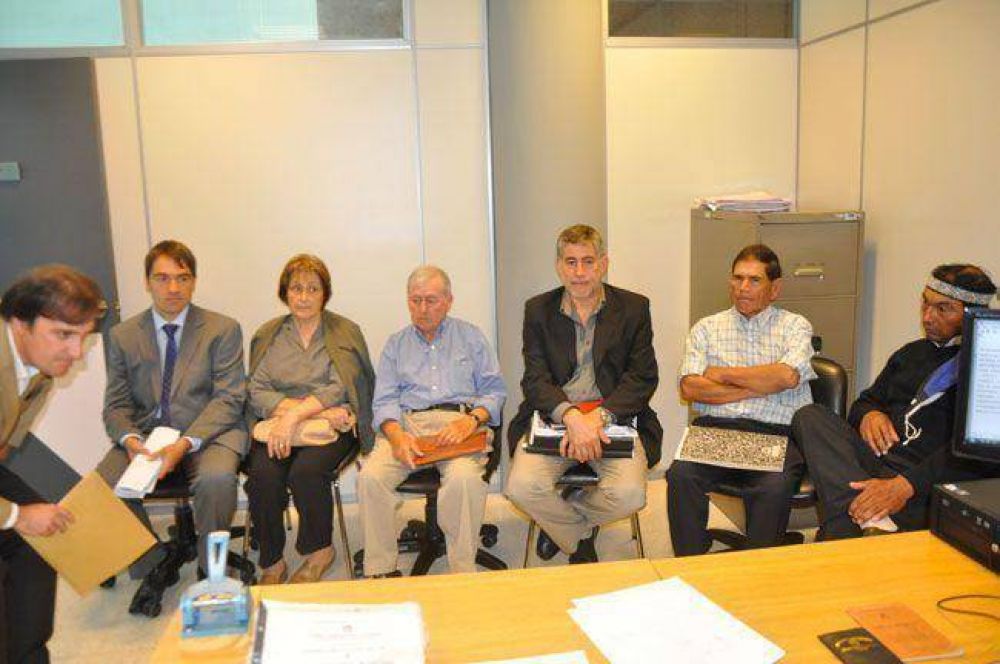 Suspendieron el remate de tierras de la comunidad Epumer 