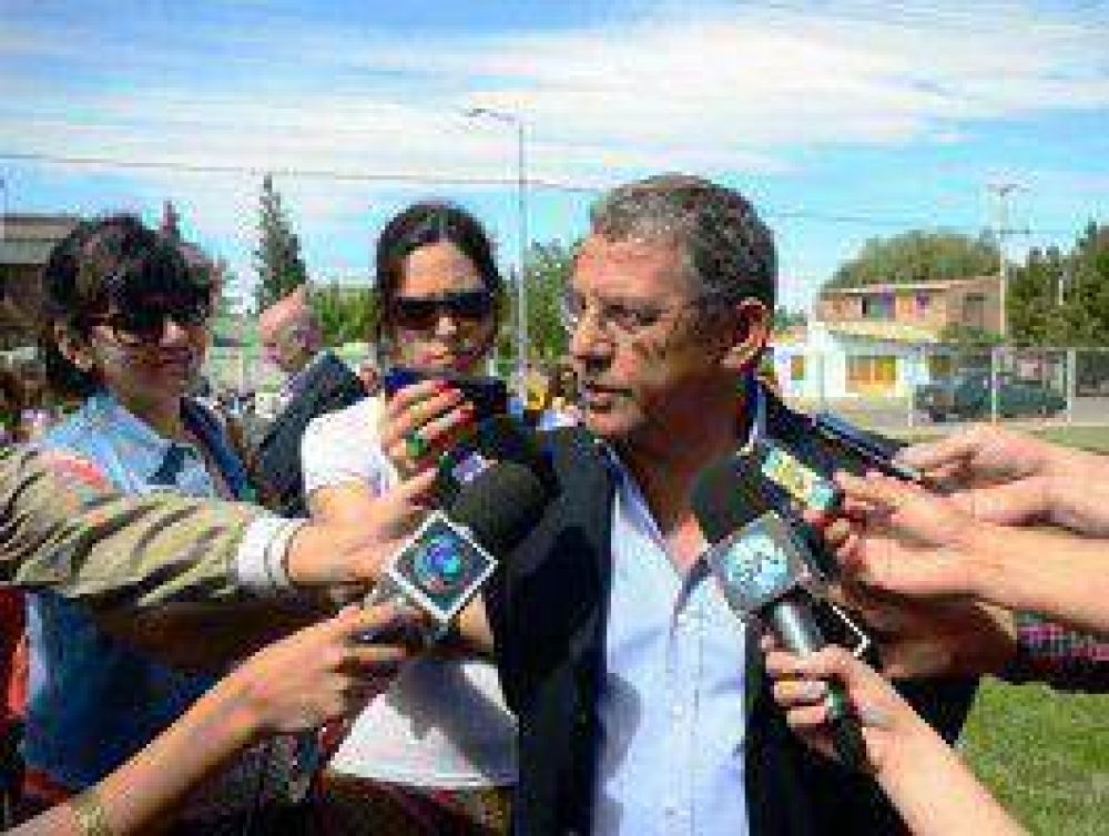 Con propulsi�n a gas, Quiroga enfatiza su disidencia