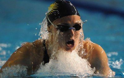  La nadadora Georgina Bardach se retira de la competencia