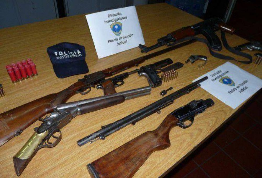 Secuestraron armas y proyectiles en tres allanamientos 
