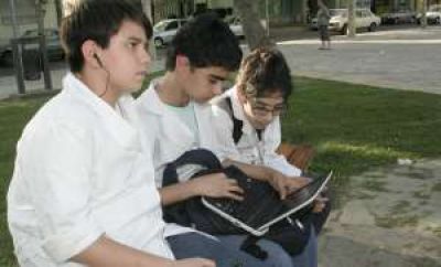 Facebook: lo usan como herramienta para estudiar 