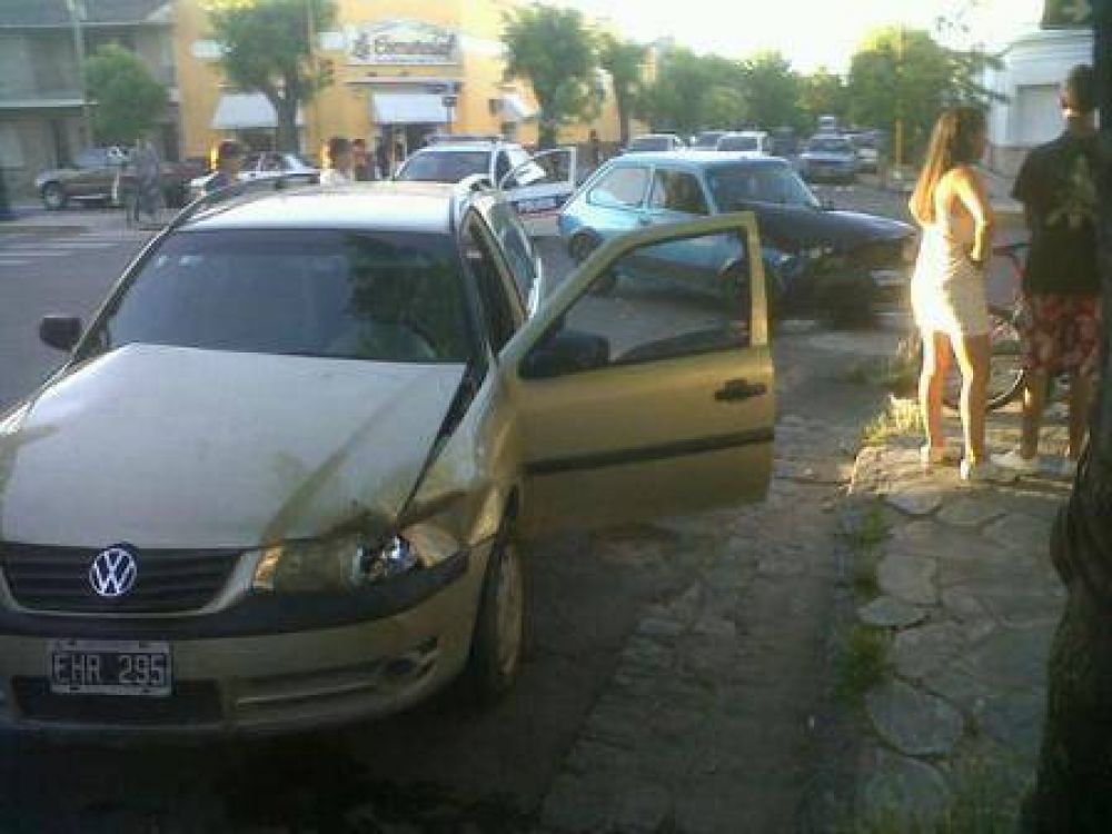 Colisi�n en avda. Rivadavia y 25 de Mayo