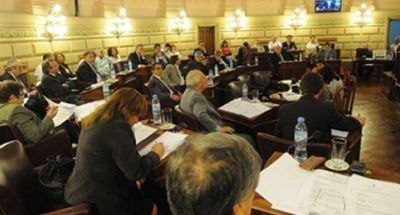 Se aprob� ley que desdobla las elecciones del 2013 
