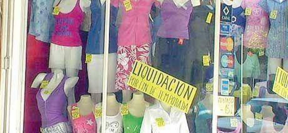 Los descuentos en los comercios de ropa alcanzan el 50 por ciento.