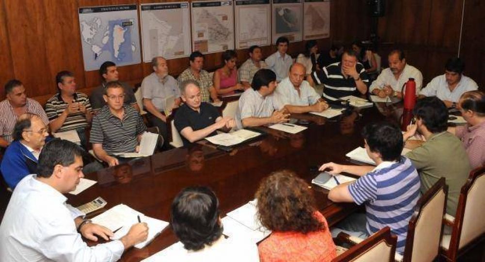 Capitanich reuni� a todo su gabinete: regularizaci�n de t�tulos, empleos, pagos y canje de deuda en la agenda provincial 