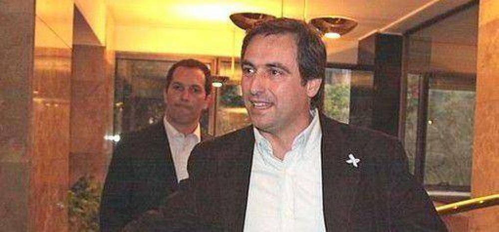 Mestre cuestion� a De la Sota: "Dice que escucha, pero en realidad no nos escucha"