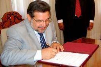 Por decreto urgente, La Rioja adhiri� a la coparticipaci�n de la soja