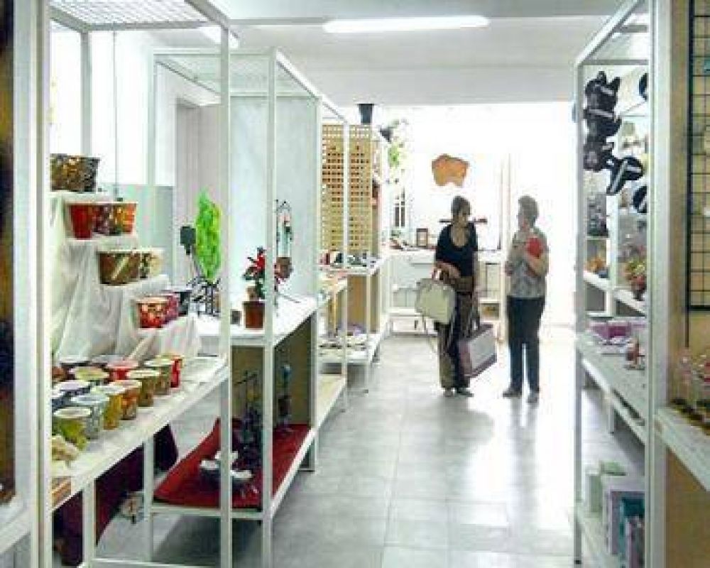 Comenz� a funcionar el paseo artesanal Manos Entrerrianas