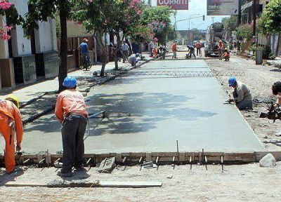 Estiman que en quince d�as habilitar�n el nuevo pavimento en Juana Manuela Gorriti  