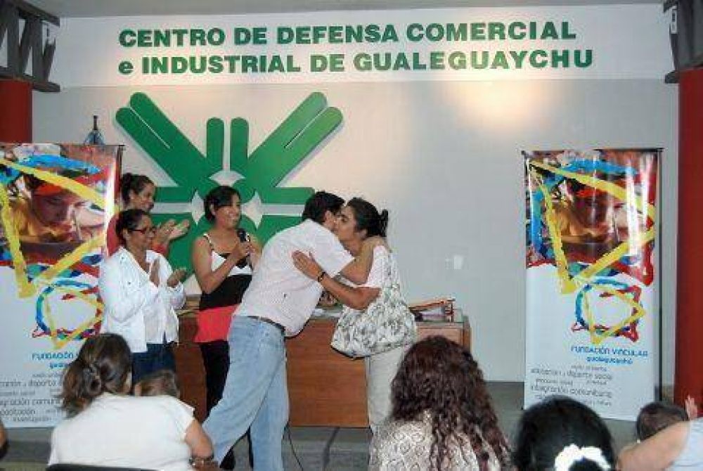  Microcr�ditos para 38 emprendedores
