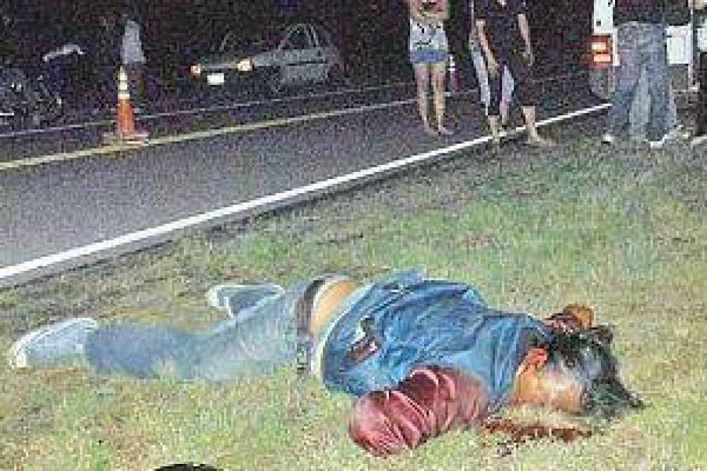 Peregrino muri� embestido por un auto, cuyo conductor se dio a la fuga 