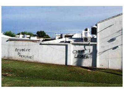 Aparecieron pintadas en el domicilio del intendente Carlos Schepens