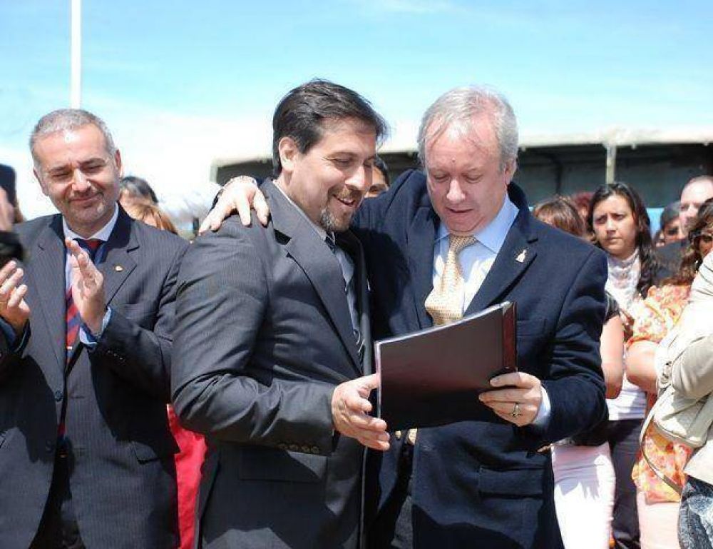 Peralta: �La obra de las represas tiene que tener impacto regional�
