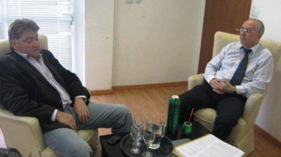 El municipio de Senguer recibe financiamiento provincial para el control del alga Didymo