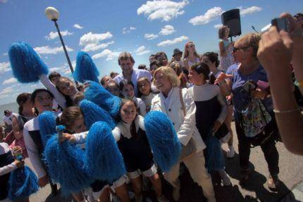  Cientos de personas festejaron el cierre de las actividades de Educaci�n No Formal