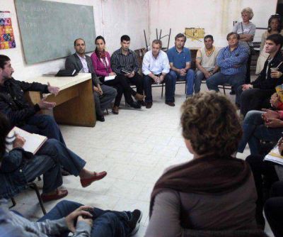 Analizaron necesidades del barrio Felix U. Camet con la Comisi�n Normalizadora