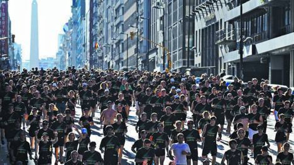 Marea de 15 mil corredores por el Centro y Puerto Madero