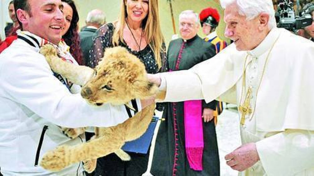 Payasos, leones y titiriteros coparon ayer el Vaticano