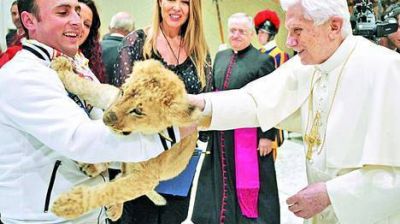 Payasos, leones y titiriteros coparon ayer el Vaticano