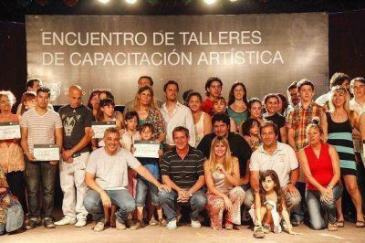 Gran cierre de los talleres art�sticos 2012 en Tigre y entrega de subsidios