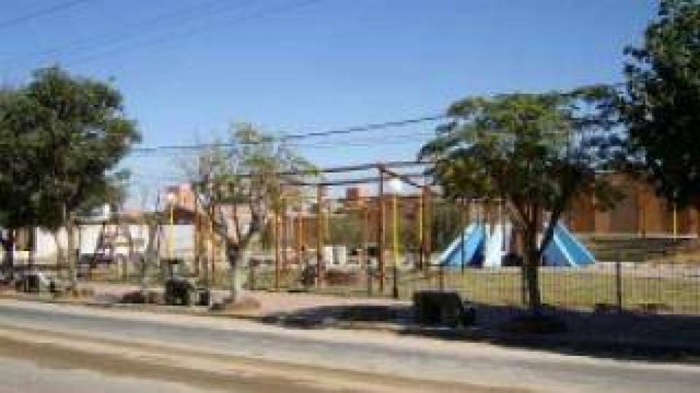 Andalgal�: vecinos del distrito Huaco est�n molestos por el mal estado de una plazoleta