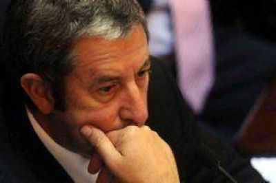 Cobos no vendr� a Mendoza hasta que haya paz en ConFe