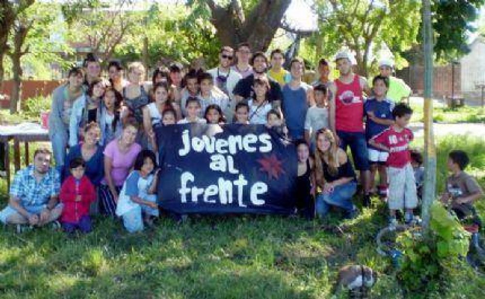 Cierre de a�o de los J�venes al Frente en el Pancho Ram�rez