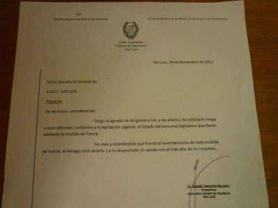 Empleados legislativos denuncian que recibieron "presiones" por su reclamo laboral