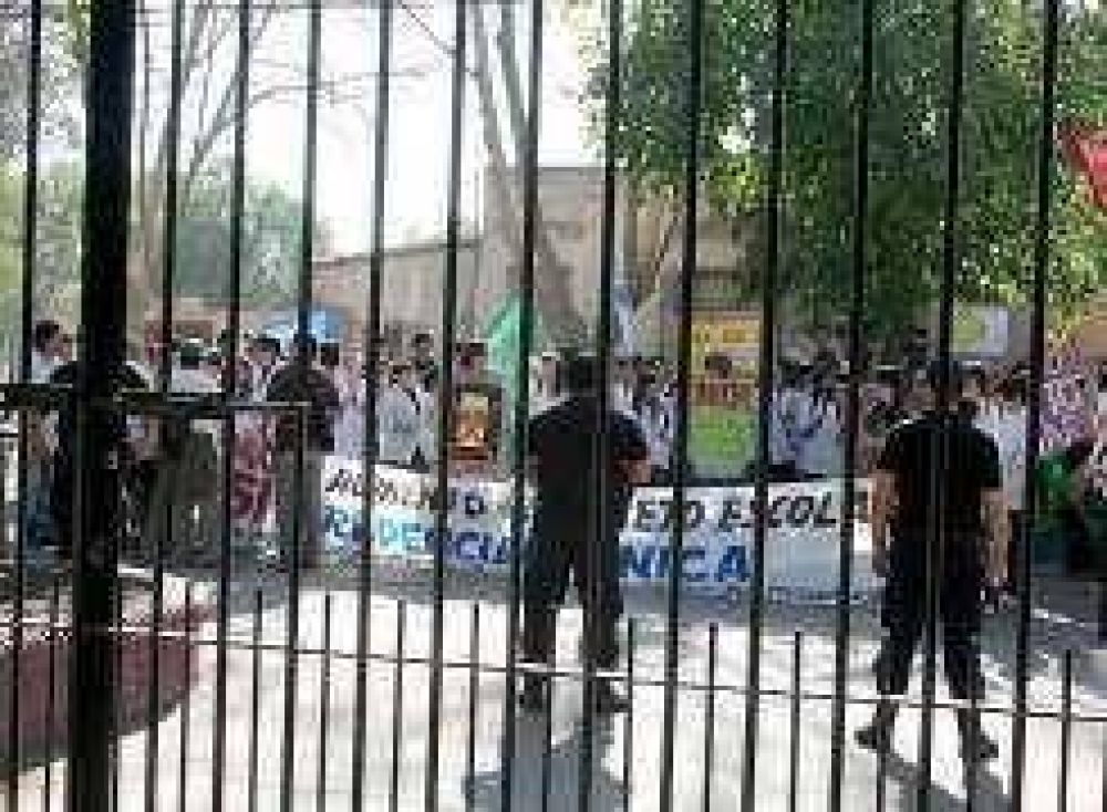 El boleto escolar, doble problema para estudiantes