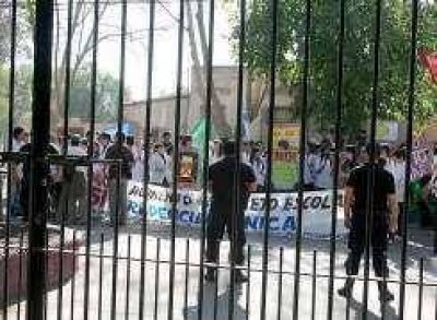 El boleto escolar, doble problema para estudiantes