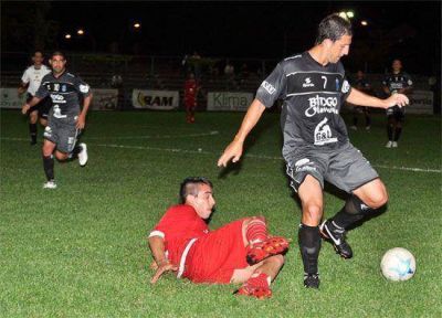 Ferro barri� a Hurac�n de Tres Arroyos