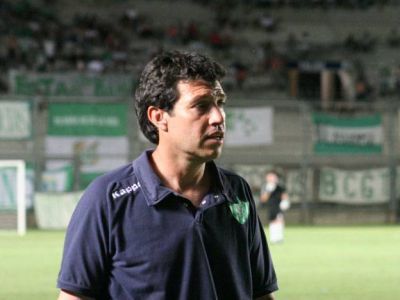 Villafa�e renunci� y dej� de ser el t�cnico de Sporivo Desamparados